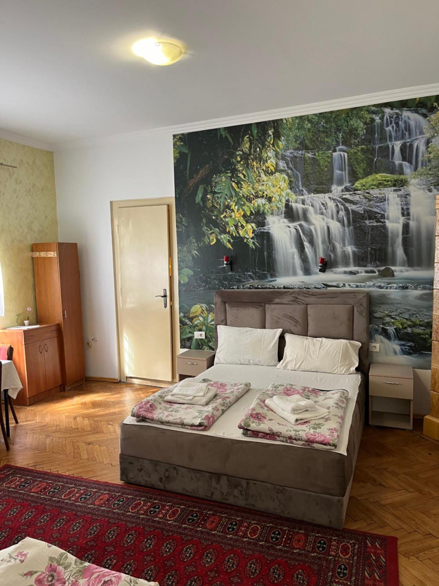 Sobe Sa Sopstvenim Kupatilom Private Rooms Bathroom In Center Novi Sad Exterior foto