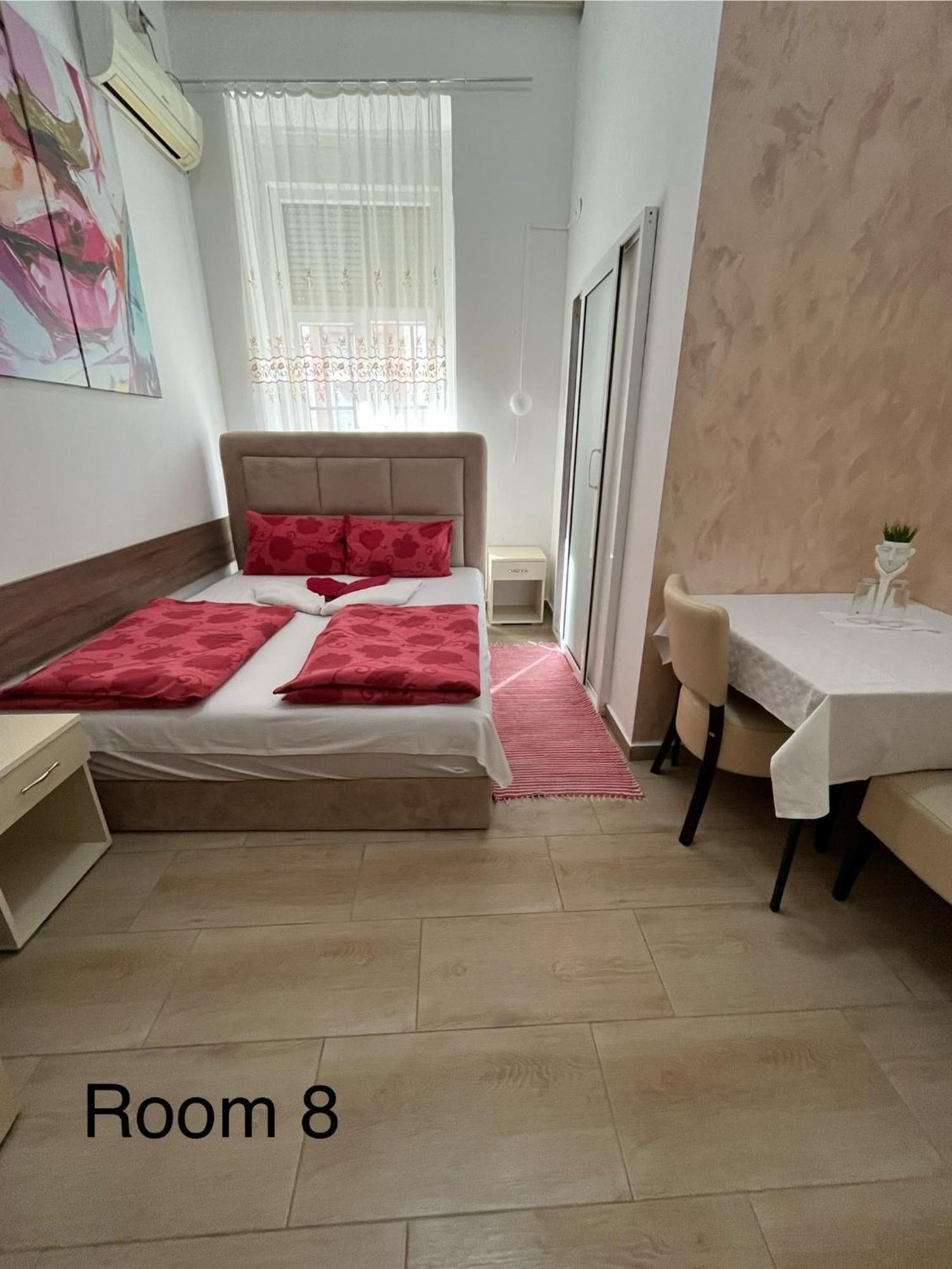 Sobe Sa Sopstvenim Kupatilom Private Rooms Bathroom In Center Novi Sad Exterior foto